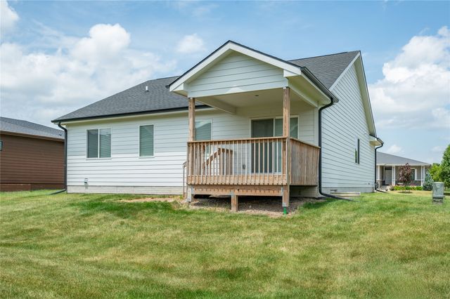9068 Hayden Drive, West Des Moines, IA 50266