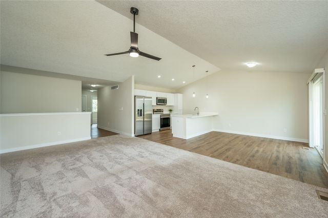 9068 Hayden Drive, West Des Moines, IA 50266