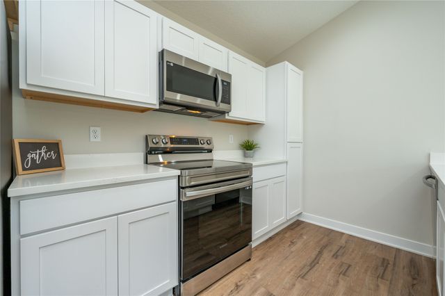 9068 Hayden Drive, West Des Moines, IA 50266