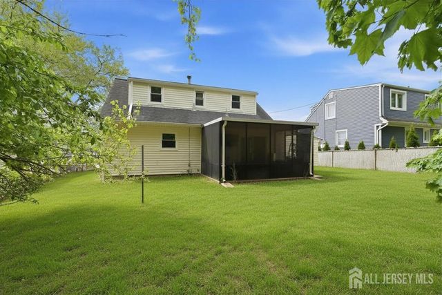 45 Kendall Drive, Sayreville, NJ 08859
