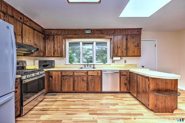 12 Walker Road, Woodbury, CT 06798