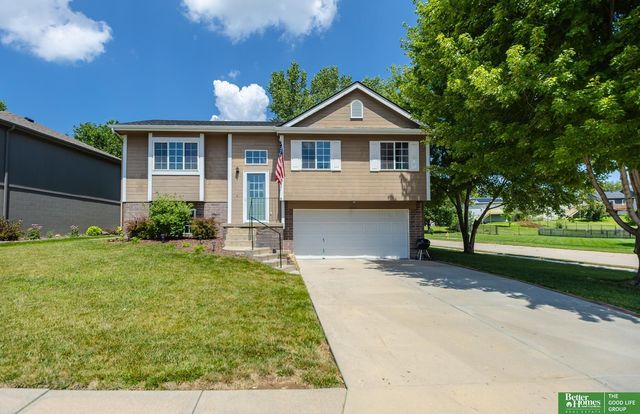 11854 Newport Avenue, Omaha, NE 68164