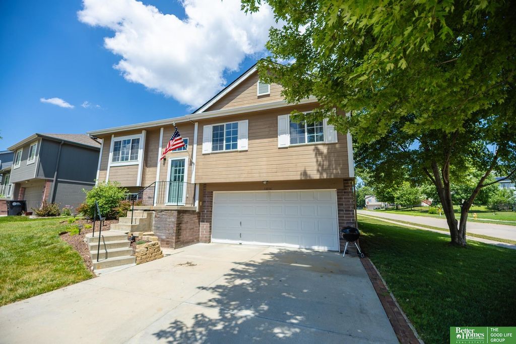 11854 Newport Avenue, Omaha, NE 68164