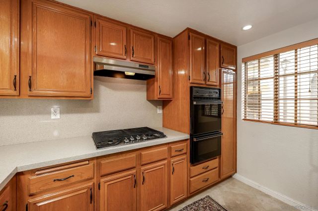 750 Breeze Hill Rd 100, Vista, CA 92081