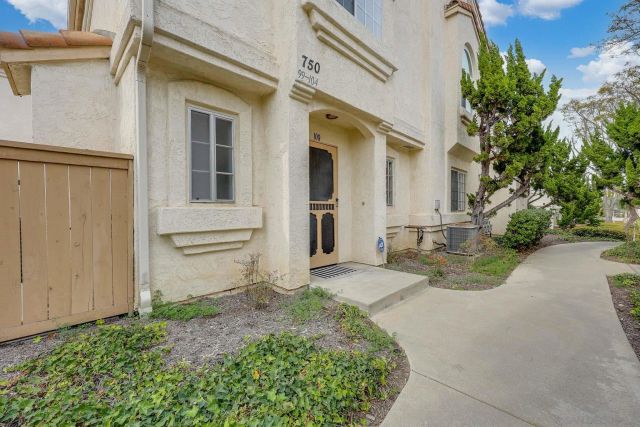 750 Breeze Hill Rd 100, Vista, CA 92081