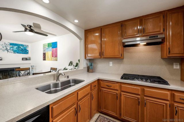 750 Breeze Hill Rd 100, Vista, CA 92081