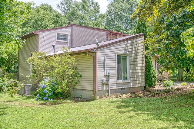 3570 Golden Mountain Rd, NE, Sparta, TN 38583