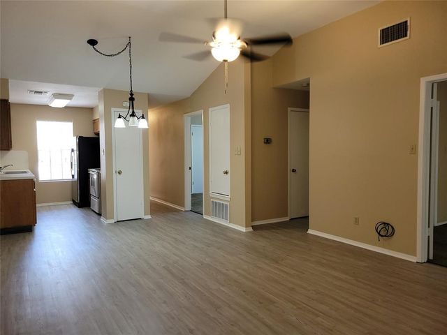 8802 Piney Point DR B, Austin, TX 78729