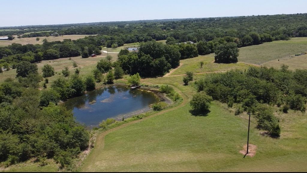 122 Roy Ayres Road, Bells, TX 75414