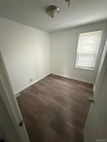 6746 Heyden Street, Detroit, MI 48228