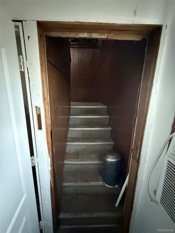 6746 Heyden Street, Detroit, MI 48228