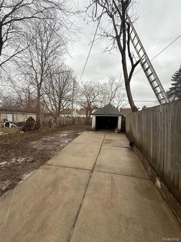 6746 Heyden Street, Detroit, MI 48228