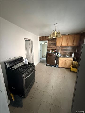 6746 Heyden Street, Detroit, MI 48228