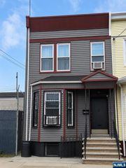 32 Emmet Street, Newark, NJ 07114