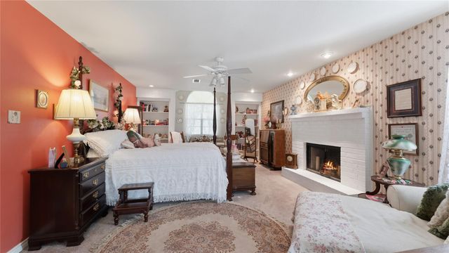 1923 Fairway Drive, Huntsville, TX 77340