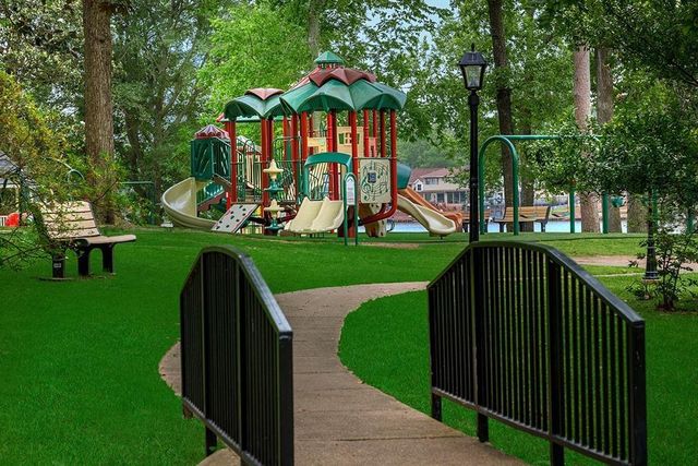 1923 Fairway Drive, Huntsville, TX 77340