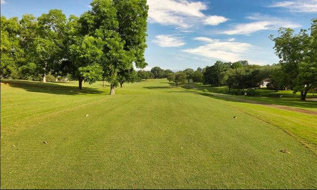 1923 Fairway Drive, Huntsville, TX 77340