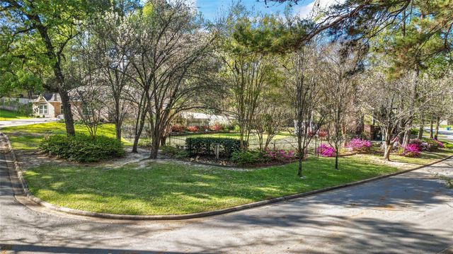 1923 Fairway Drive, Huntsville, TX 77340