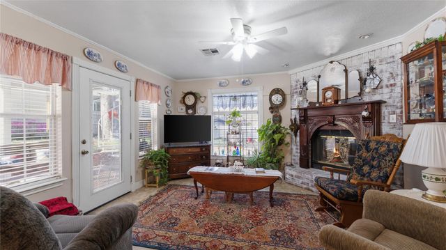 1923 Fairway Drive, Huntsville, TX 77340