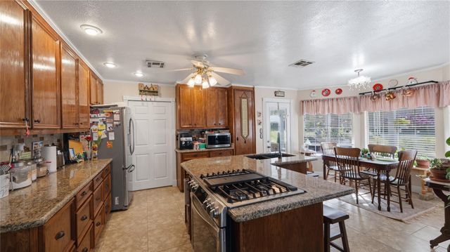 1923 Fairway Drive, Huntsville, TX 77340