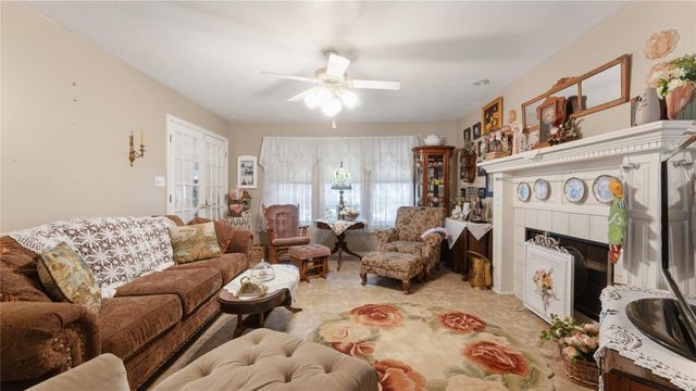 1923 Fairway Drive, Huntsville, TX 77340