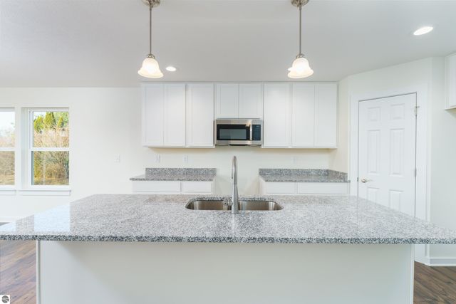565 W Wildwood Drive, Owosso, MI 48867