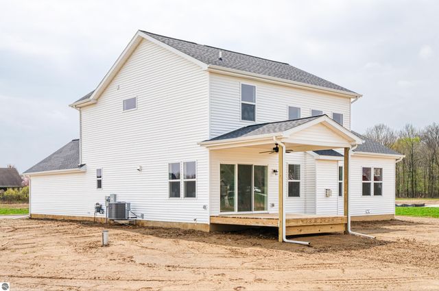 565 W Wildwood Drive, Owosso, MI 48867