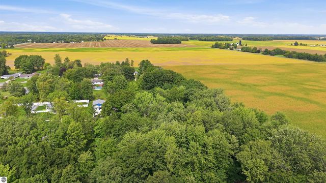 565 W Wildwood Drive, Owosso, MI 48867
