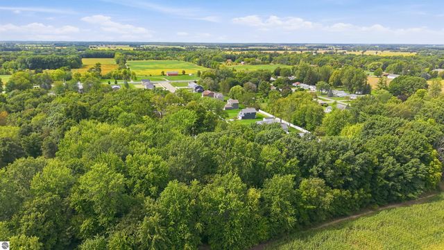 565 W Wildwood Drive, Owosso, MI 48867