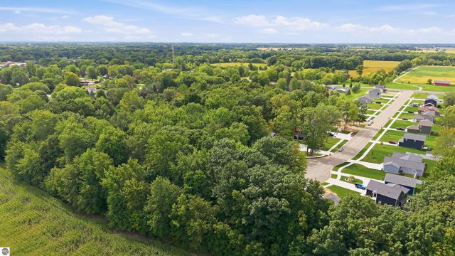 565 W Wildwood Drive, Owosso, MI 48867