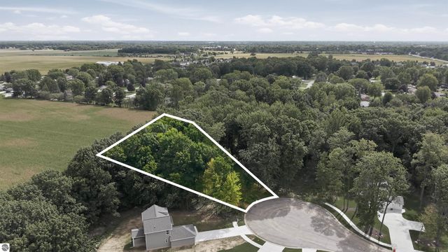 565 W Wildwood Drive, Owosso, MI 48867
