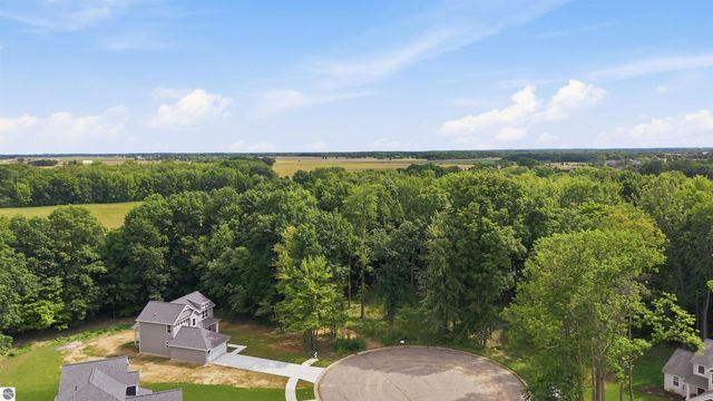 565 W Wildwood Drive, Owosso, MI 48867