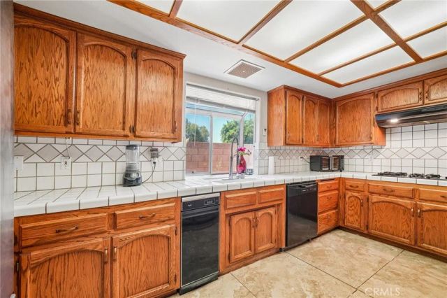 575 Lauresa, Hemet, CA 92544