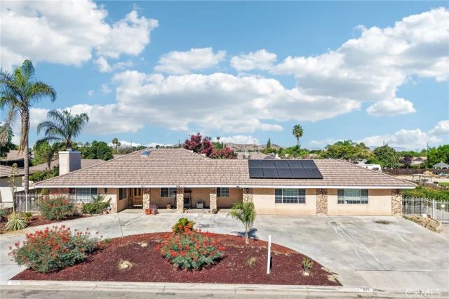 575 Lauresa, Hemet, CA 92544