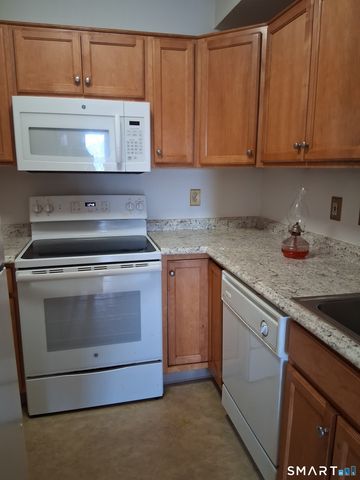 75 Washington Avenue 2-402, Hamden, CT 06518