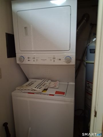 75 Washington Avenue 2-402, Hamden, CT 06518