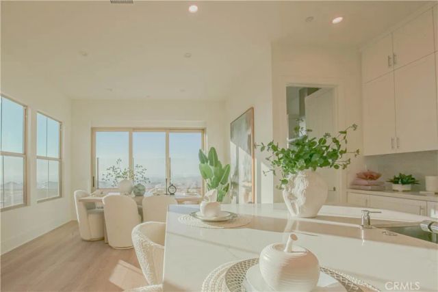 137 Oakstone, Irvine, CA 92618