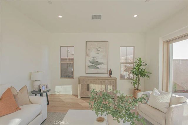 137 Oakstone, Irvine, CA 92618