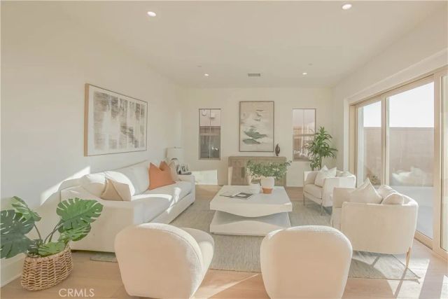 137 Oakstone, Irvine, CA 92618