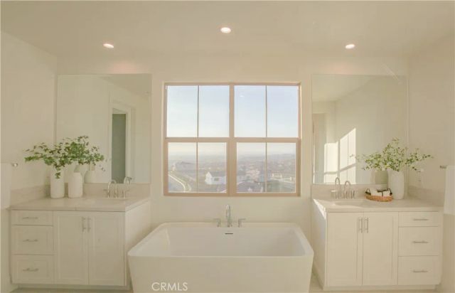 137 Oakstone, Irvine, CA 92618