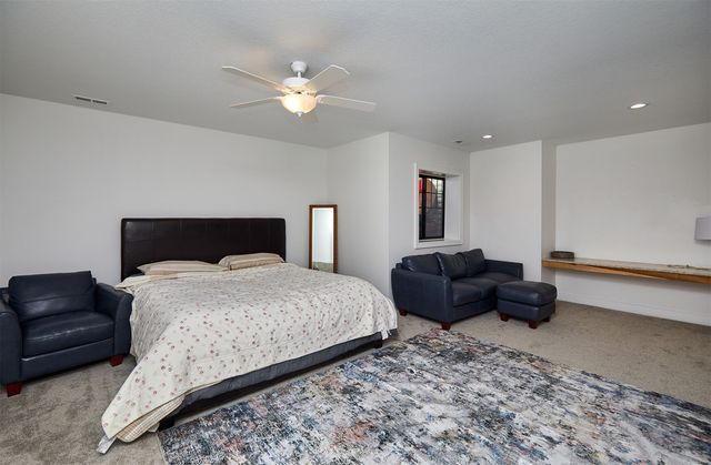 814 SW Prairie Trail Parkway, Ankeny, IA 50023