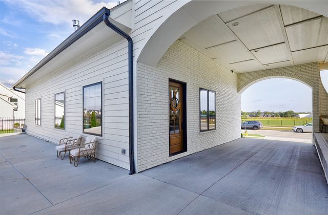 814 SW Prairie Trail Parkway, Ankeny, IA 50023