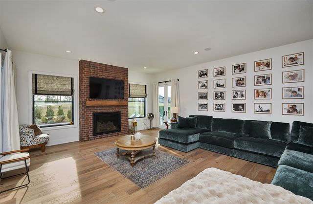 814 SW Prairie Trail Parkway, Ankeny, IA 50023