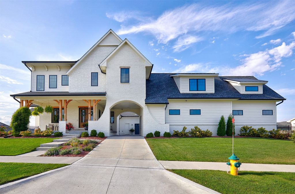 814 SW Prairie Trail Parkway, Ankeny, IA 50023