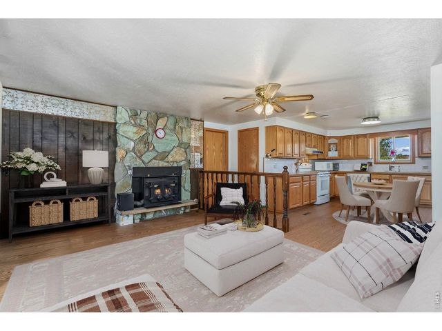 201 Namaqua Rd, Loveland, CO 80537