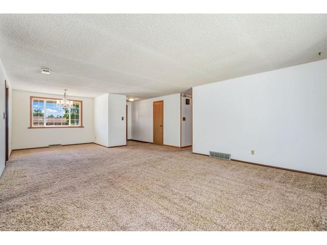 201 Namaqua Rd, Loveland, CO 80537