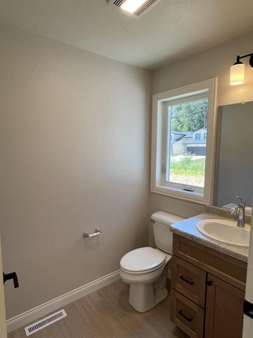 1970 PENNY LANE, New London, WI 54961