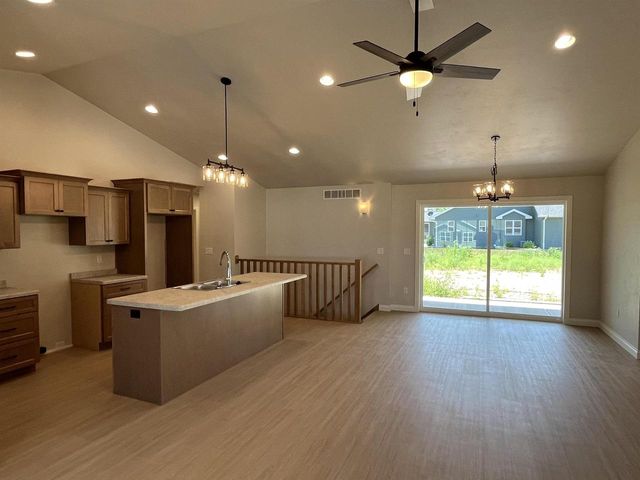 1970 PENNY LANE, New London, WI 54961
