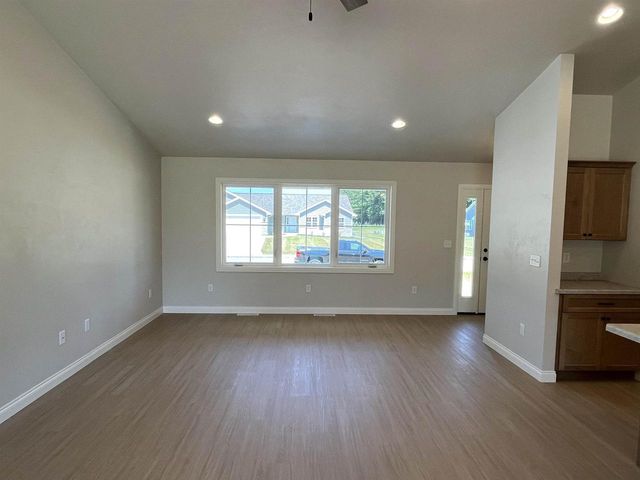 1970 PENNY LANE, New London, WI 54961