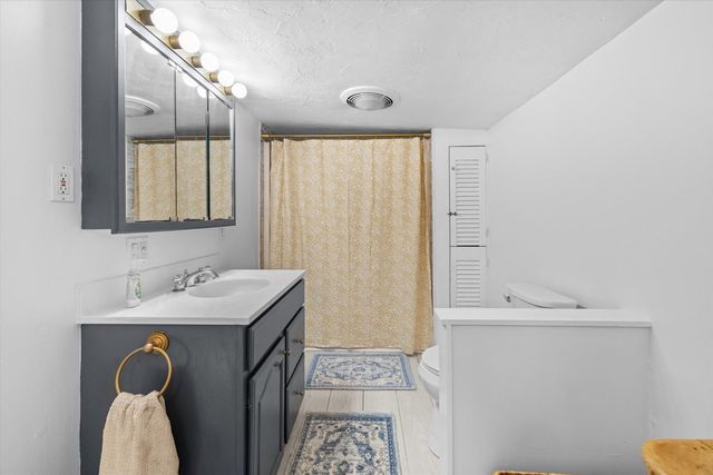 77 South St, Plymouth, MA 02360